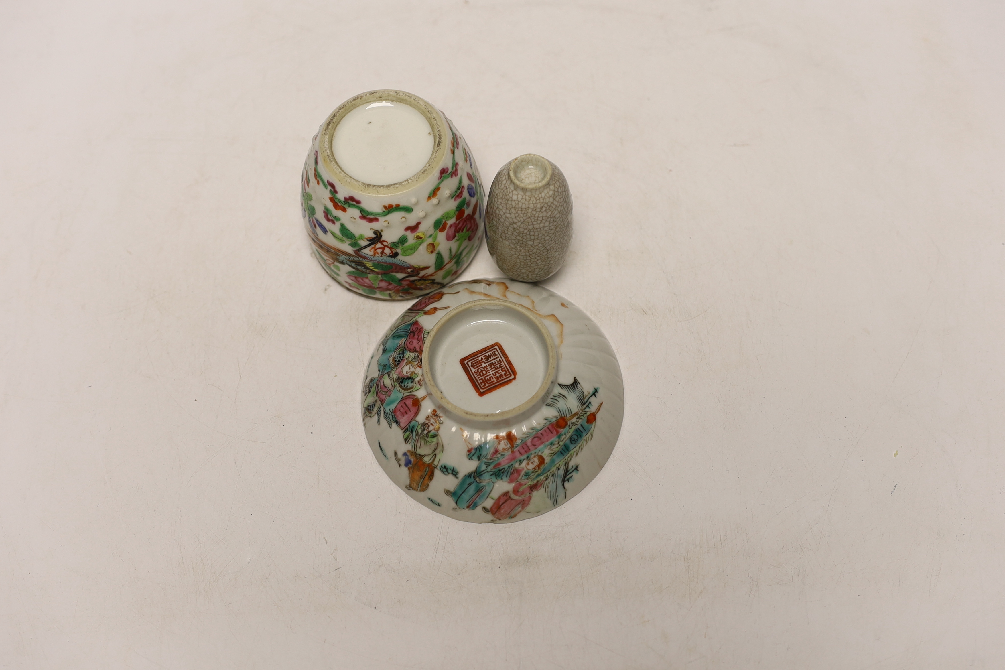 A 19th century Chinese famille rose pot, crackle glaze snuff bottle and a pedestal dish, 11.5cm